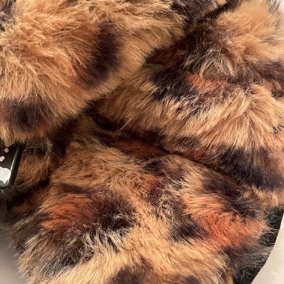 Steve Madden Leopard print fluffy platform sandals slippers size 7. NWT - Picture 4 of 12